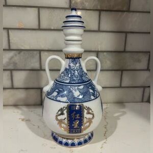 Red Star Er Guo Tou Chinese Porcelain Baijiu bottle Blue White Dragon